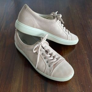 Ecco women’s leather shoe